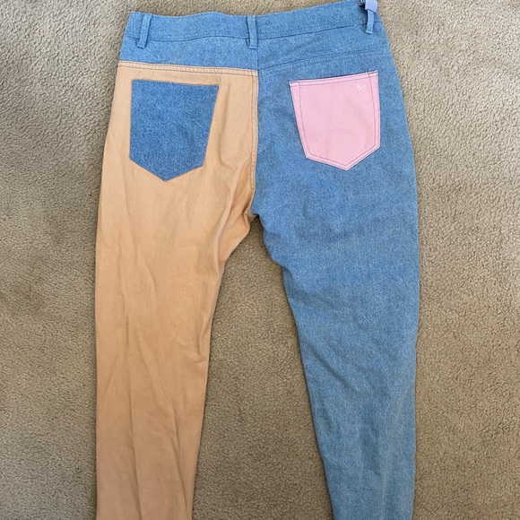 Stylish Jeans - Picture 2 of 3